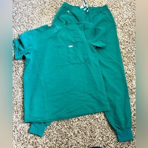 Men’s figs scrub set since medium